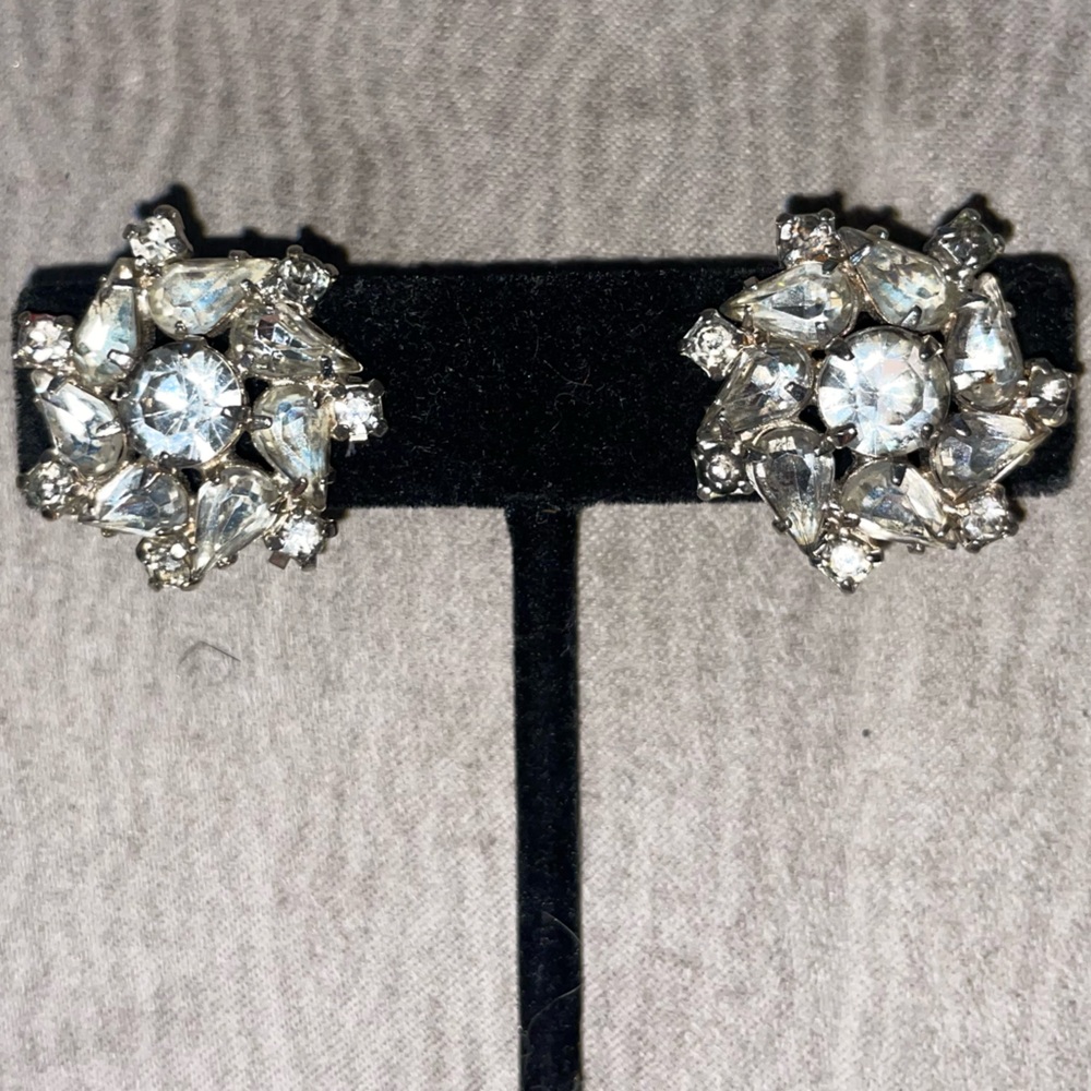 Vintage Hollywood glam style Clip-on Rhinestone earrings!